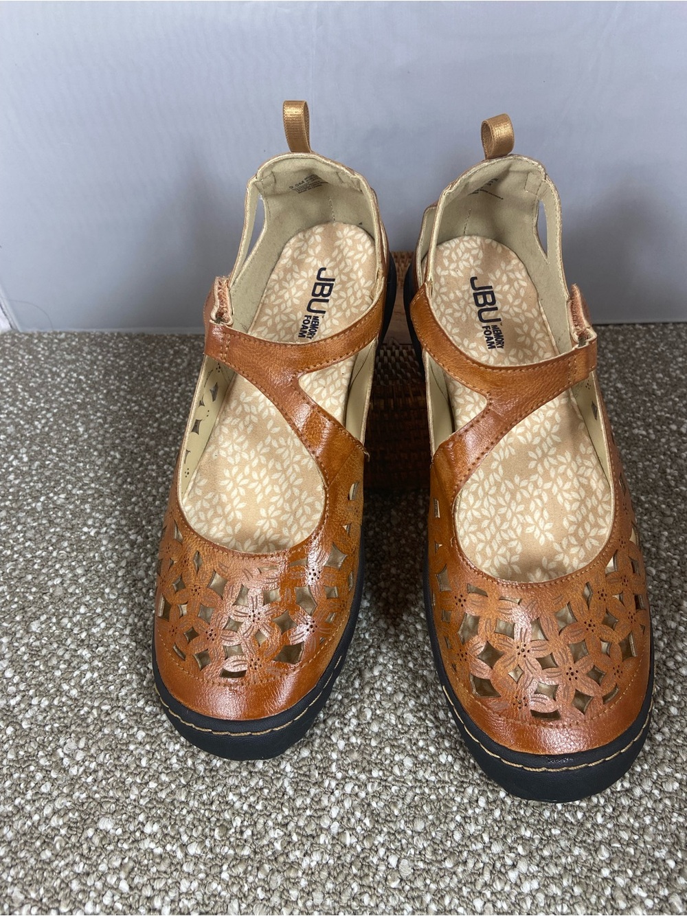 JBU Cream and Tan Floral Insole Slip-On with Memory Foam,Floral cutout,Size 9.5